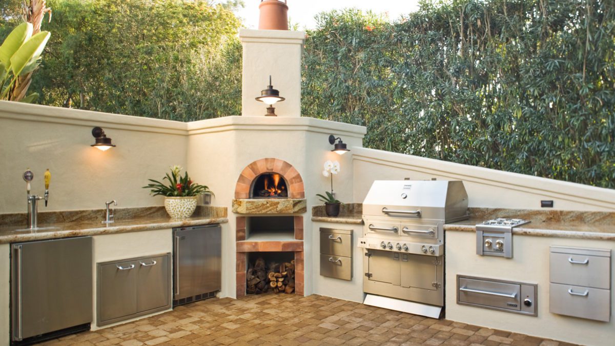 outdoor kitchen contractor